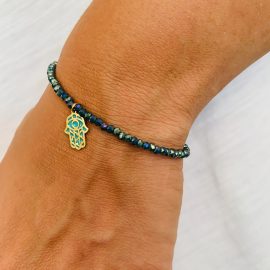 braccialetto verde ciondolo mano